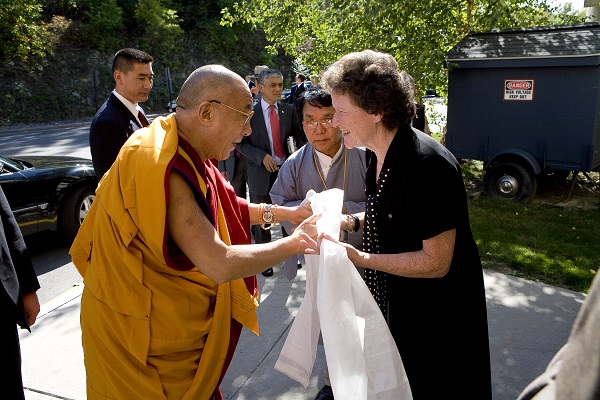 Peggy Ryan Williams greets the Dalai Lama